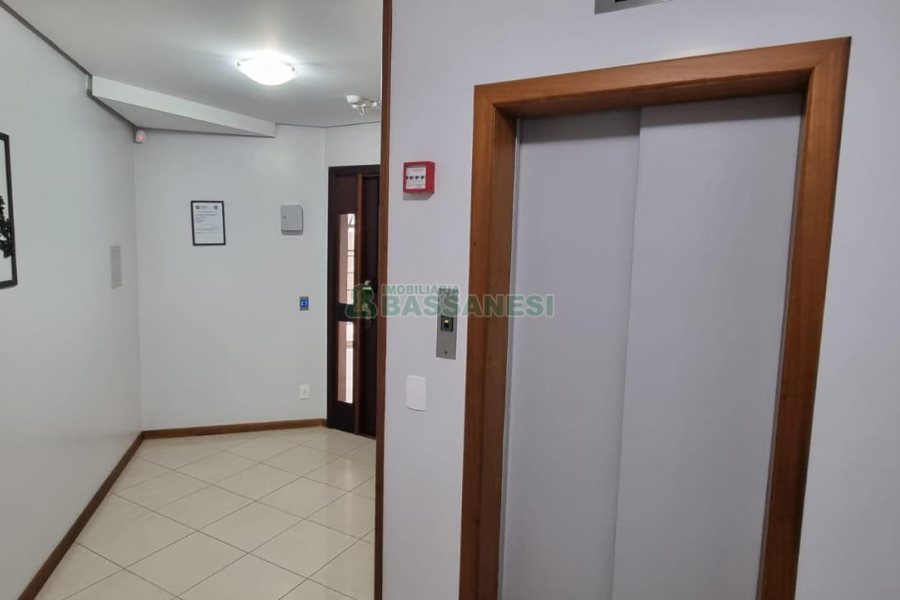 Apartamento com 96m², 3 dormitórios, 2 vagas, no bairro Madureira em Caxias do Sul para Comprar