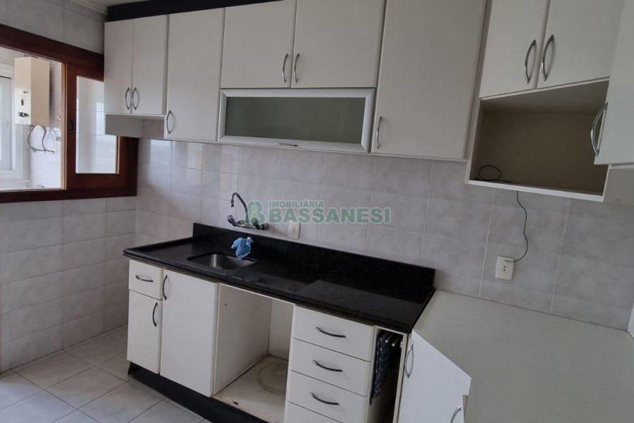 Apartamento com 96m², 3 dormitórios, 2 vagas, no bairro Madureira em Caxias do Sul para Comprar