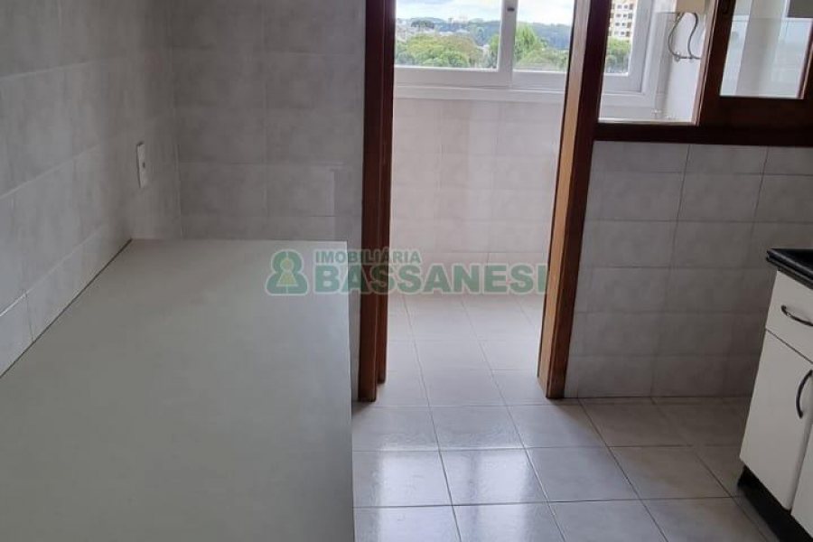 Apartamento com 96m², 3 dormitórios, 2 vagas, no bairro Madureira em Caxias do Sul para Comprar