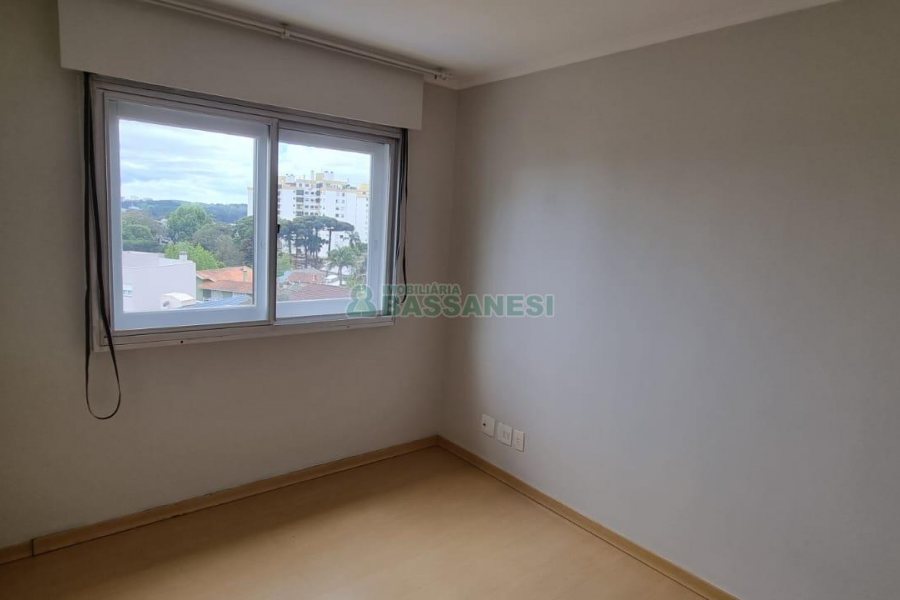 Apartamento com 96m², 3 dormitórios, 2 vagas, no bairro Madureira em Caxias do Sul para Comprar