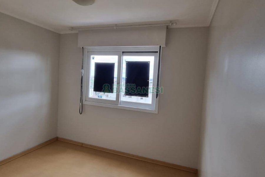 Apartamento com 96m², 3 dormitórios, 2 vagas, no bairro Madureira em Caxias do Sul para Comprar