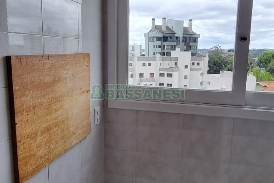 Apartamento com 96m², 3 dormitórios, 2 vagas, no bairro Madureira em Caxias do Sul para Comprar