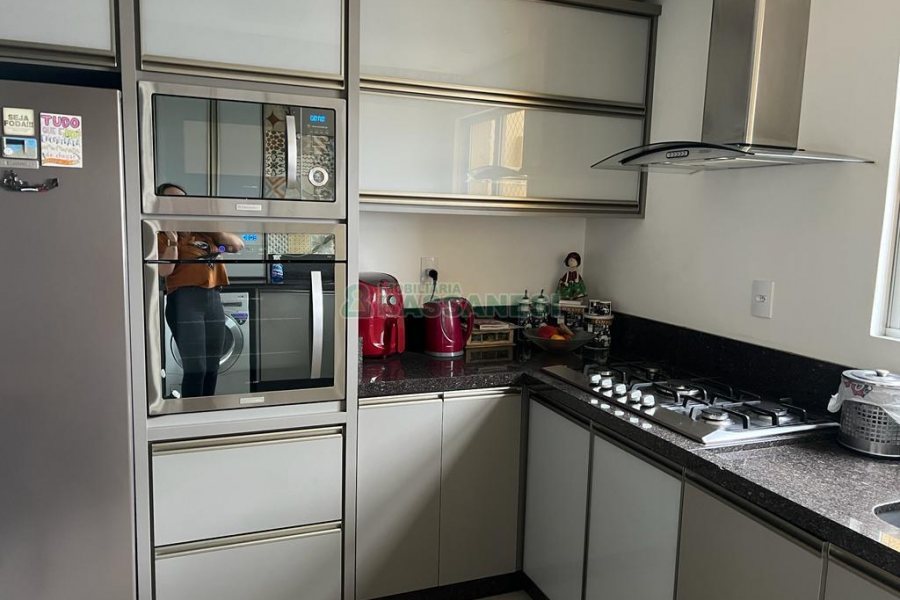 Apartamento com 94m², 3 dormitórios, 2 vagas, no bairro Rio Branco em Caxias do Sul para Comprar