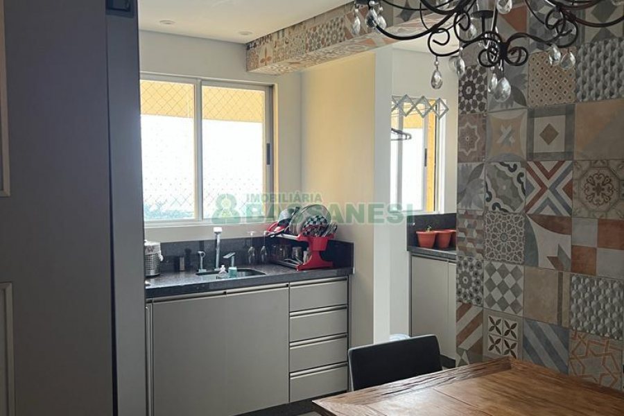 Apartamento com 94m², 3 dormitórios, 2 vagas, no bairro Rio Branco em Caxias do Sul para Comprar