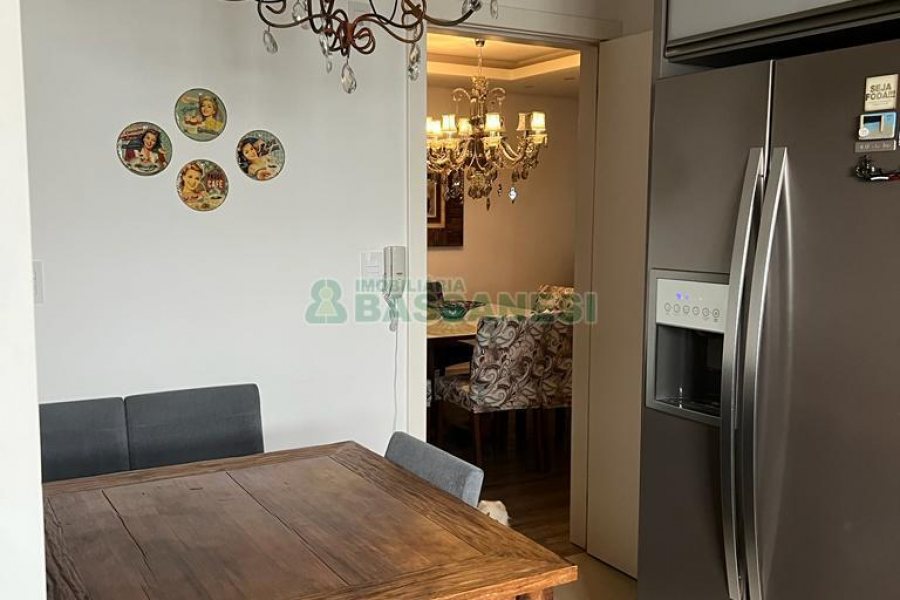 Apartamento com 94m², 3 dormitórios, 2 vagas, no bairro Rio Branco em Caxias do Sul para Comprar