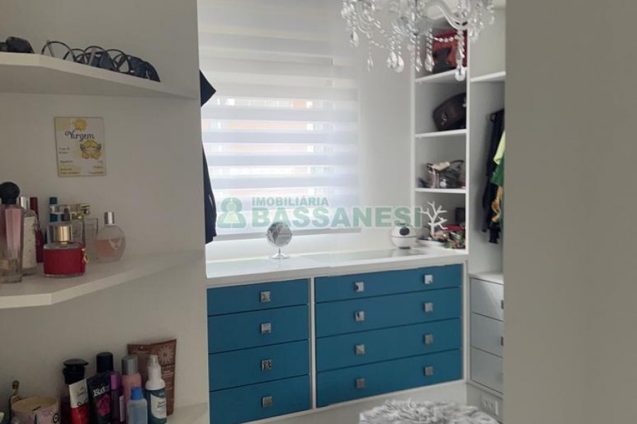 Apartamento com 94m², 3 dormitórios, 2 vagas, no bairro Rio Branco em Caxias do Sul para Comprar