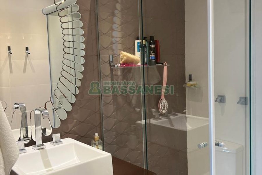 Apartamento com 94m², 3 dormitórios, 2 vagas, no bairro Rio Branco em Caxias do Sul para Comprar