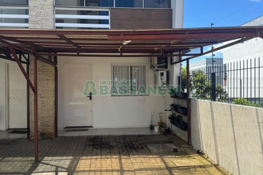 Sobrado com 61m², 2 dormitórios, no bairro Cidade Nova em Caxias do Sul para Alugar