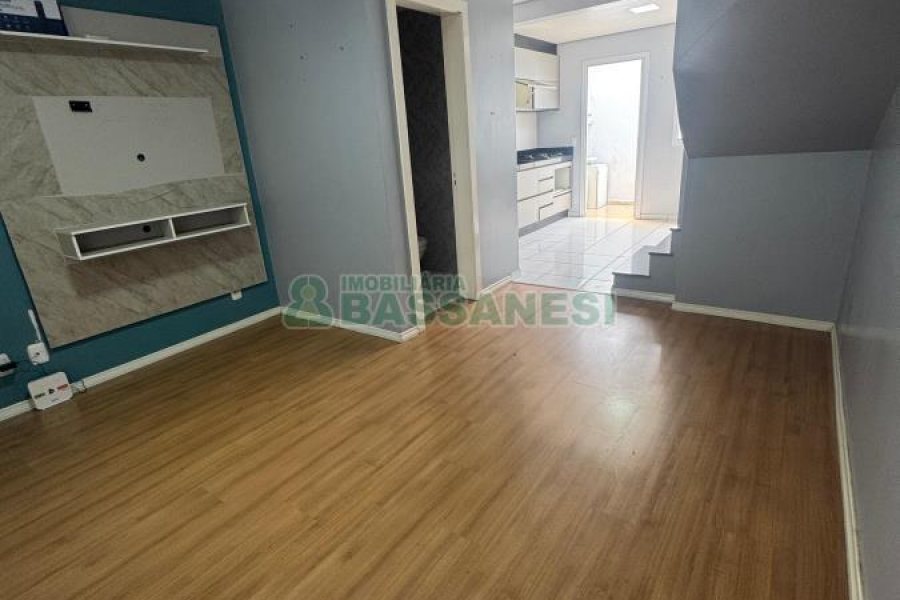 Sobrado com 61m², 2 dormitórios, no bairro Cidade Nova em Caxias do Sul para Alugar