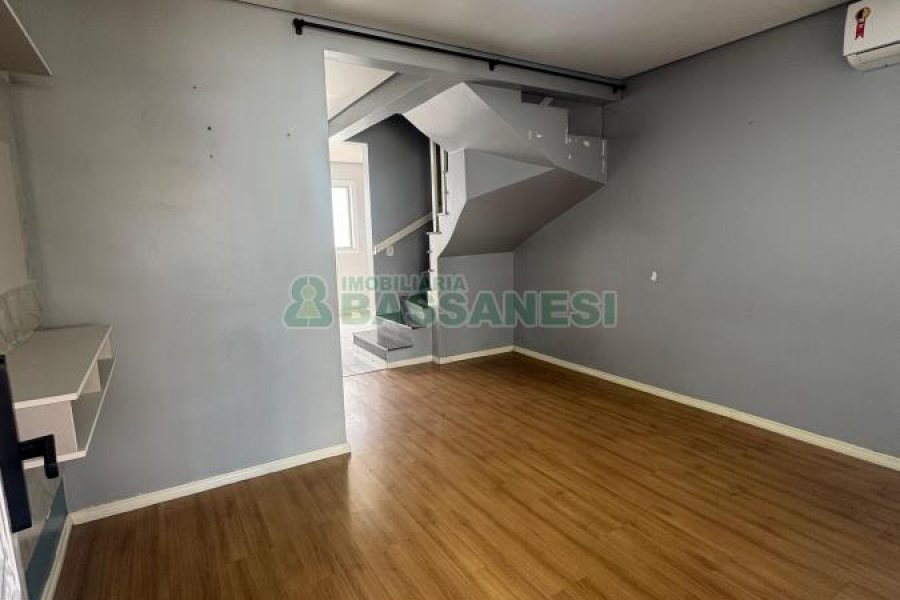 Sobrado com 61m², 2 dormitórios, no bairro Cidade Nova em Caxias do Sul para Alugar