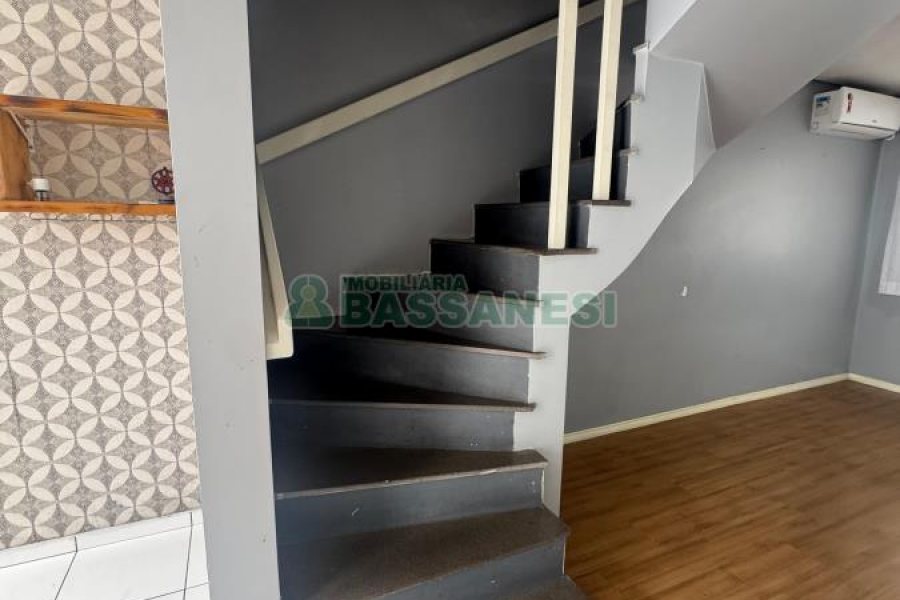 Sobrado com 61m², 2 dormitórios, no bairro Cidade Nova em Caxias do Sul para Alugar