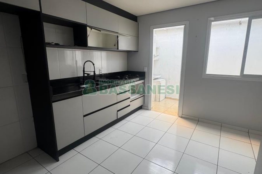 Sobrado com 61m², 2 dormitórios, no bairro Cidade Nova em Caxias do Sul para Alugar