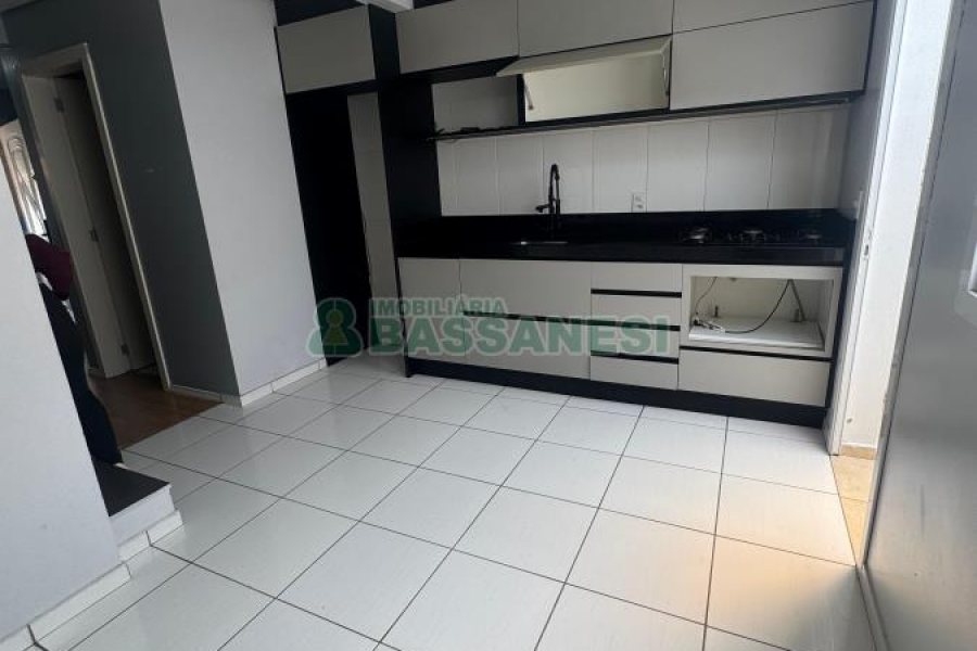 Sobrado com 61m², 2 dormitórios, no bairro Cidade Nova em Caxias do Sul para Alugar