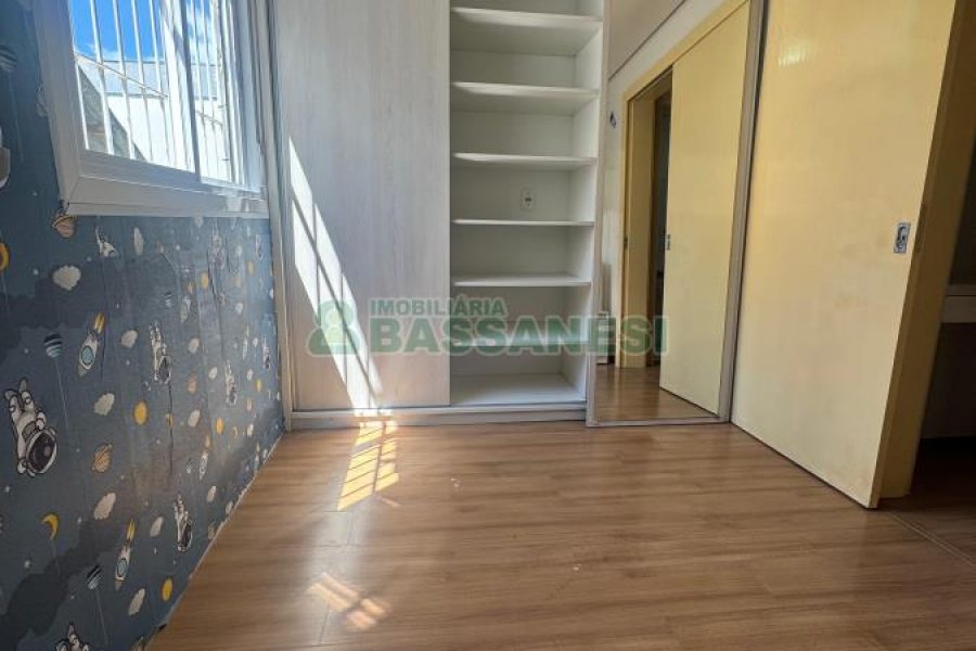 Sobrado com 61m², 2 dormitórios, no bairro Cidade Nova em Caxias do Sul para Alugar