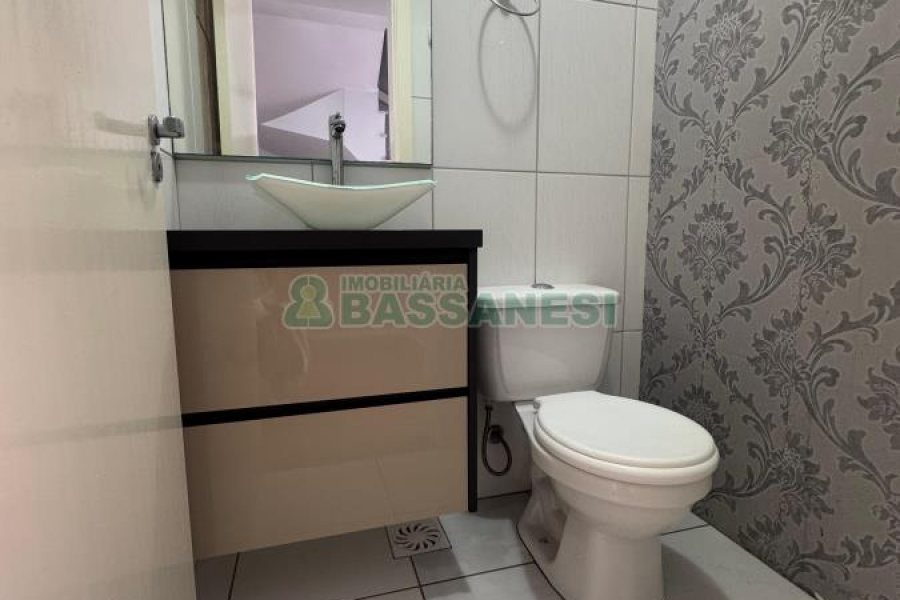 Sobrado com 61m², 2 dormitórios, no bairro Cidade Nova em Caxias do Sul para Alugar