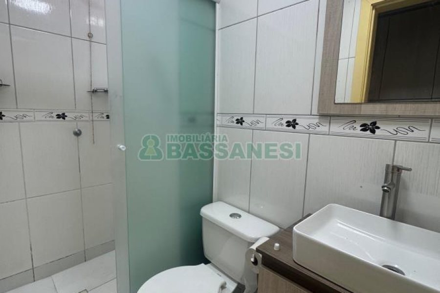 Sobrado com 61m², 2 dormitórios, no bairro Cidade Nova em Caxias do Sul para Alugar