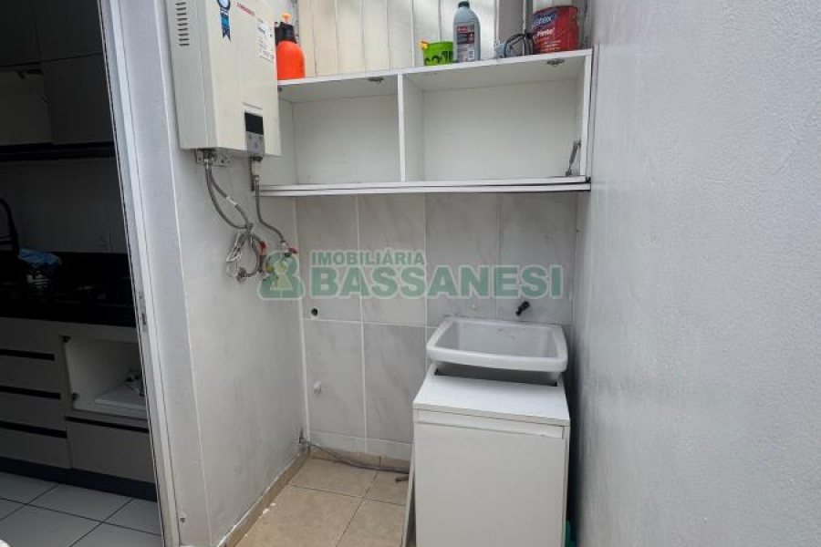 Sobrado com 61m², 2 dormitórios, no bairro Cidade Nova em Caxias do Sul para Alugar