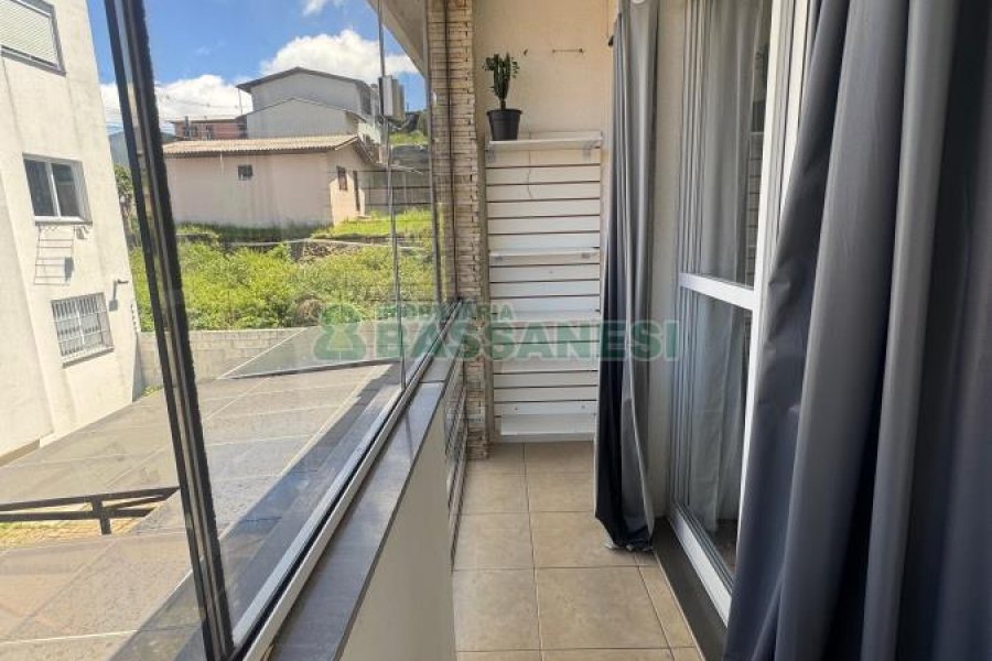 Sobrado com 61m², 2 dormitórios, no bairro Cidade Nova em Caxias do Sul para Alugar