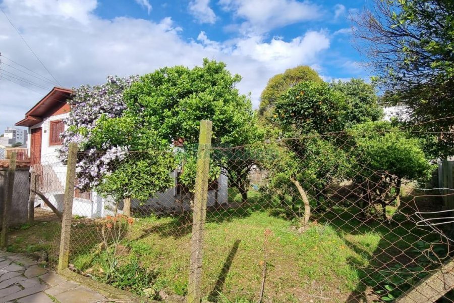 Casa com 152m², 3 dormitórios, no bairro Pioneiro em Caxias do Sul para Comprar