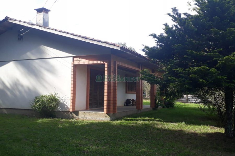 Chácara com 180m², 3 dormitórios, 1 vaga, no bairro Criúva em Caxias do Sul para Comprar