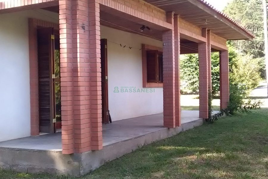 Chácara com 180m², 3 dormitórios, 1 vaga, no bairro Criúva em Caxias do Sul para Comprar