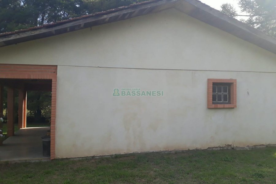 Chácara com 180m², 3 dormitórios, 1 vaga, no bairro Criúva em Caxias do Sul para Comprar
