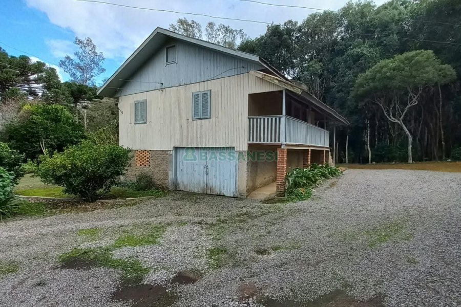 Chácara com 180m², 3 dormitórios, 1 vaga, no bairro Criúva em Caxias do Sul para Comprar