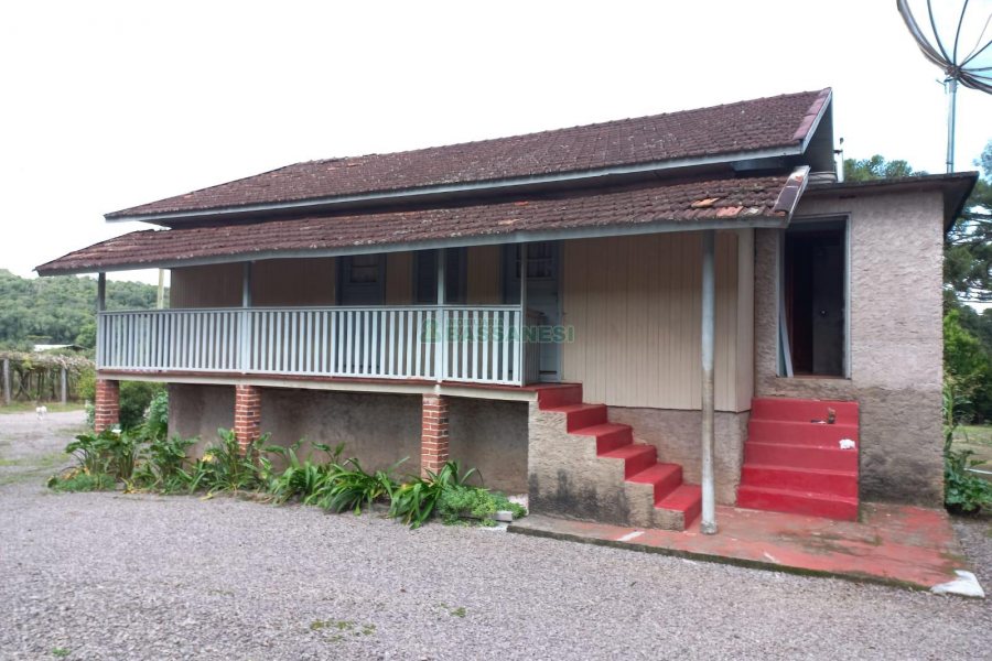 Chácara com 180m², 3 dormitórios, 1 vaga, no bairro Criúva em Caxias do Sul para Comprar