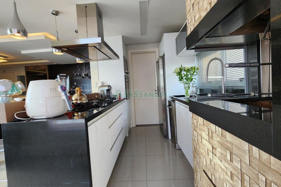 Apto Mobiliado com 111m², 3 dormitórios, 1 vaga, no bairro Cristo Redentor em Caxias do Sul para Alugar ou Comprar