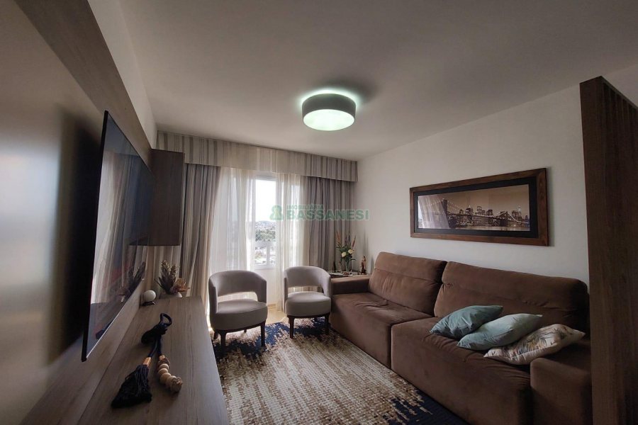 Apto Mobiliado com 101m², 3 dormitórios, 2 vagas, no bairro Universitário em Caxias do Sul para Alugar
