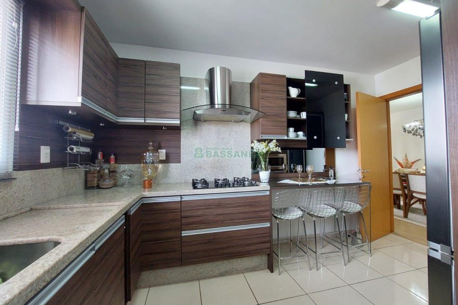 Apto Mobiliado com 101m², 3 dormitórios, 2 vagas, no bairro Universitário em Caxias do Sul para Alugar