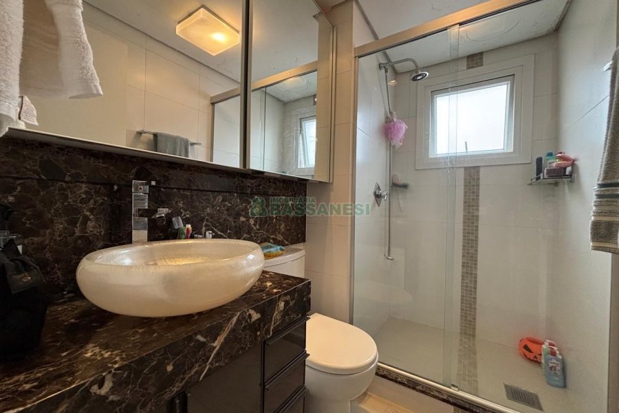 Apartamento com 97m², 3 dormitórios, 2 vagas, no bairro Centro em Caxias do Sul para Alugar