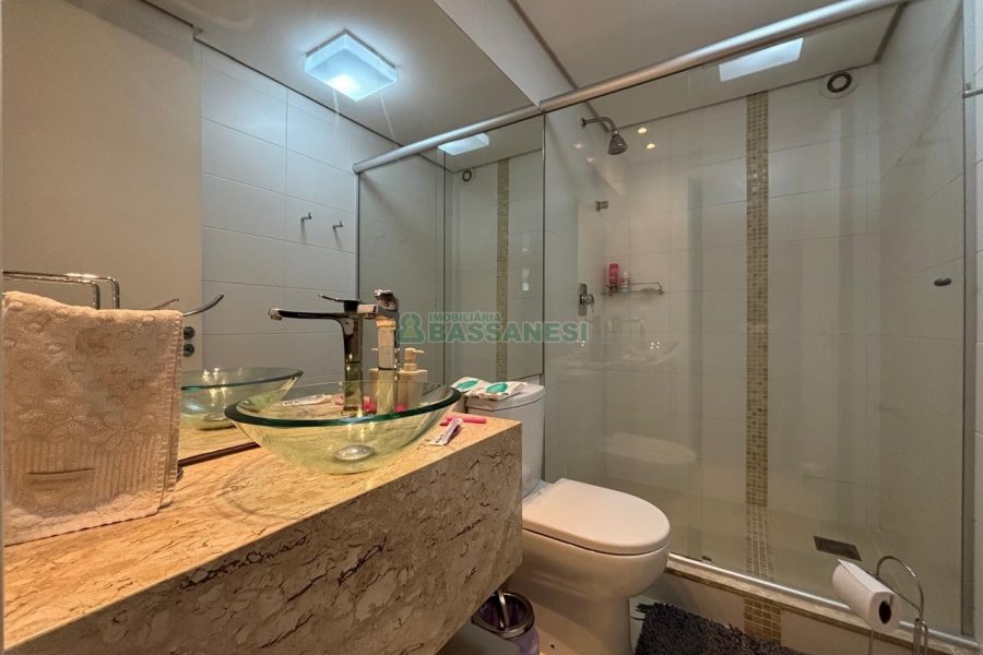 Apartamento com 97m², 3 dormitórios, 2 vagas, no bairro Centro em Caxias do Sul para Alugar