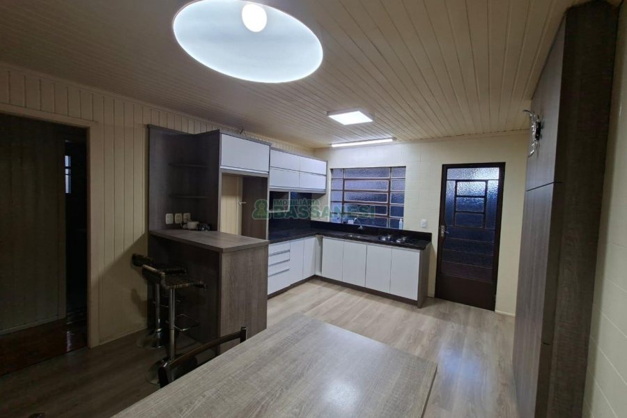Casa com 148m², 3 dormitórios, 2 vagas, no bairro Cristo Redentor em Caxias do Sul para Alugar