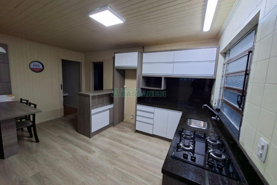 Casa com 148m², 3 dormitórios, 2 vagas, no bairro Cristo Redentor em Caxias do Sul para Alugar