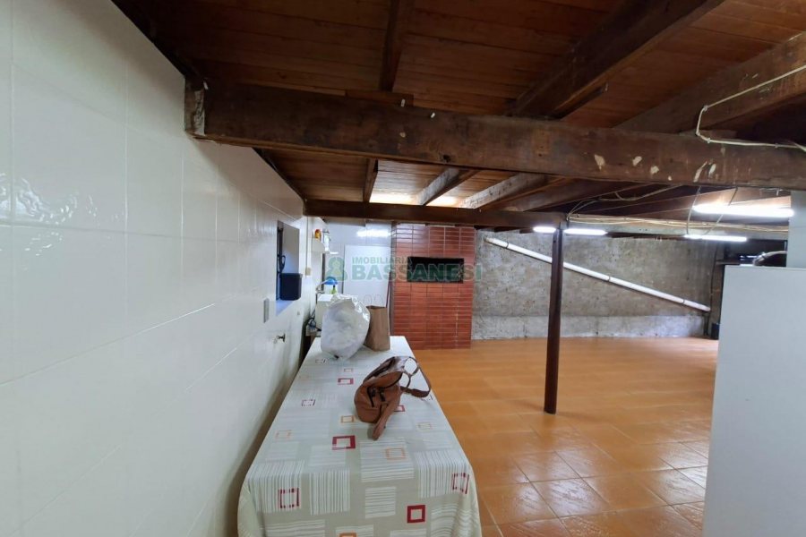 Casa com 148m², 3 dormitórios, 2 vagas, no bairro Cristo Redentor em Caxias do Sul para Alugar