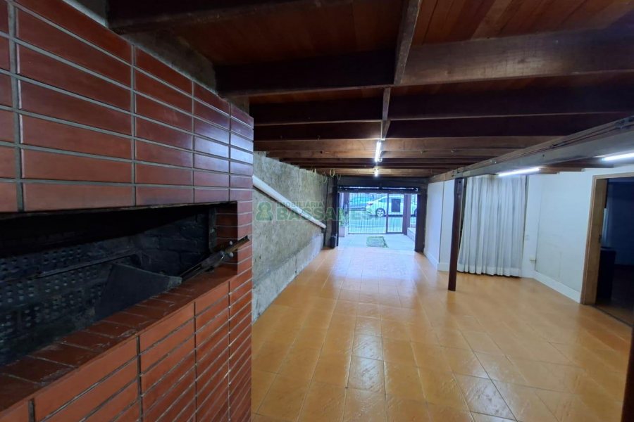 Casa com 148m², 3 dormitórios, 2 vagas, no bairro Cristo Redentor em Caxias do Sul para Alugar