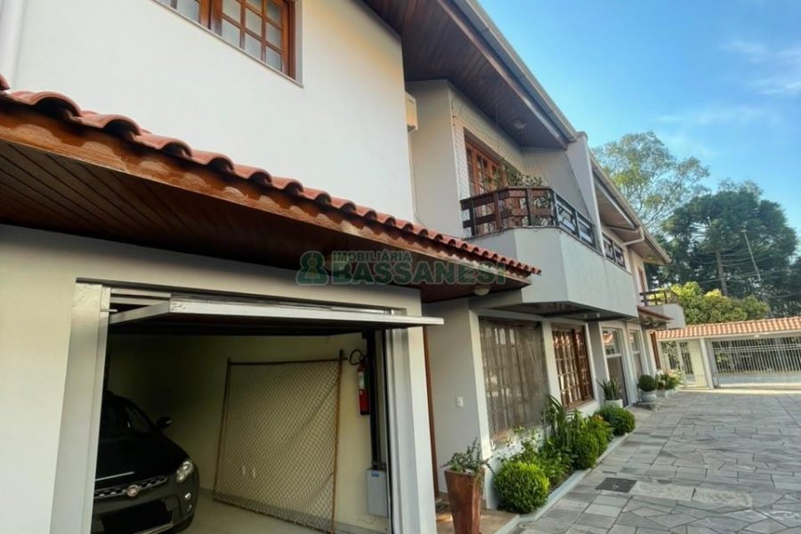 Sobrado com 157m², 3 dormitórios, 2 vagas, no bairro Jardim América em Caxias do Sul para Comprar