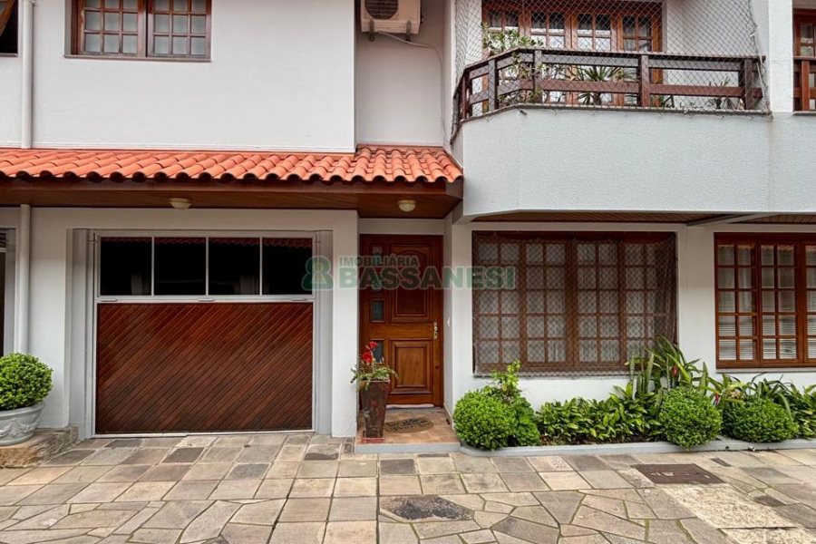 Sobrado com 157m², 3 dormitórios, 2 vagas, no bairro Jardim América em Caxias do Sul para Comprar
