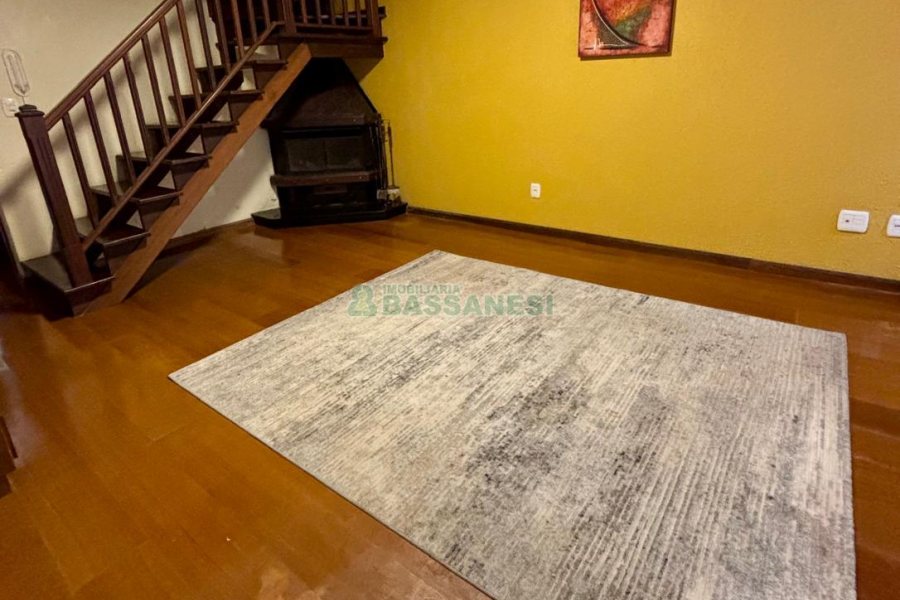 Sobrado com 157m², 3 dormitórios, 2 vagas, no bairro Jardim América em Caxias do Sul para Comprar