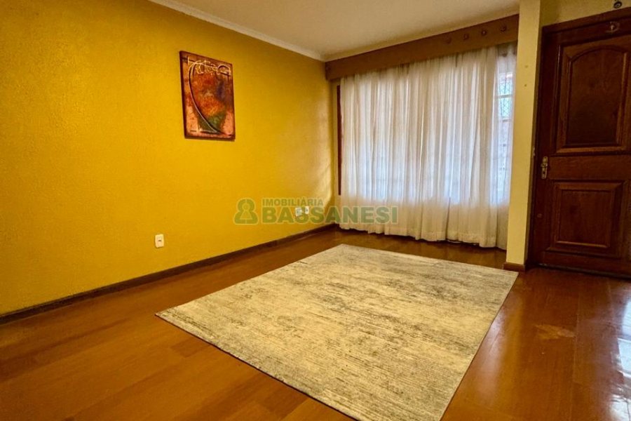 Sobrado com 157m², 3 dormitórios, 2 vagas, no bairro Jardim América em Caxias do Sul para Comprar