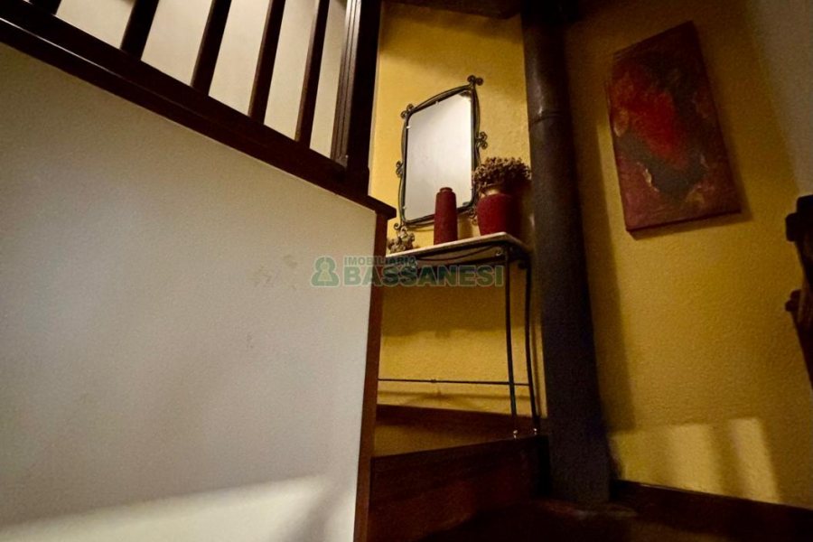 Sobrado com 157m², 3 dormitórios, 2 vagas, no bairro Jardim América em Caxias do Sul para Comprar