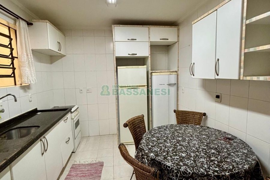 Sobrado com 157m², 3 dormitórios, 2 vagas, no bairro Jardim América em Caxias do Sul para Comprar