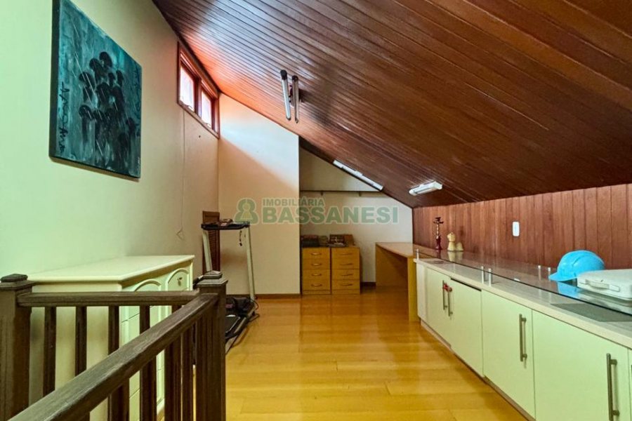 Sobrado com 157m², 3 dormitórios, 2 vagas, no bairro Jardim América em Caxias do Sul para Comprar