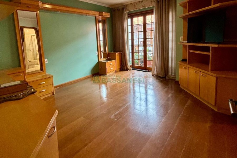 Sobrado com 157m², 3 dormitórios, 2 vagas, no bairro Jardim América em Caxias do Sul para Comprar