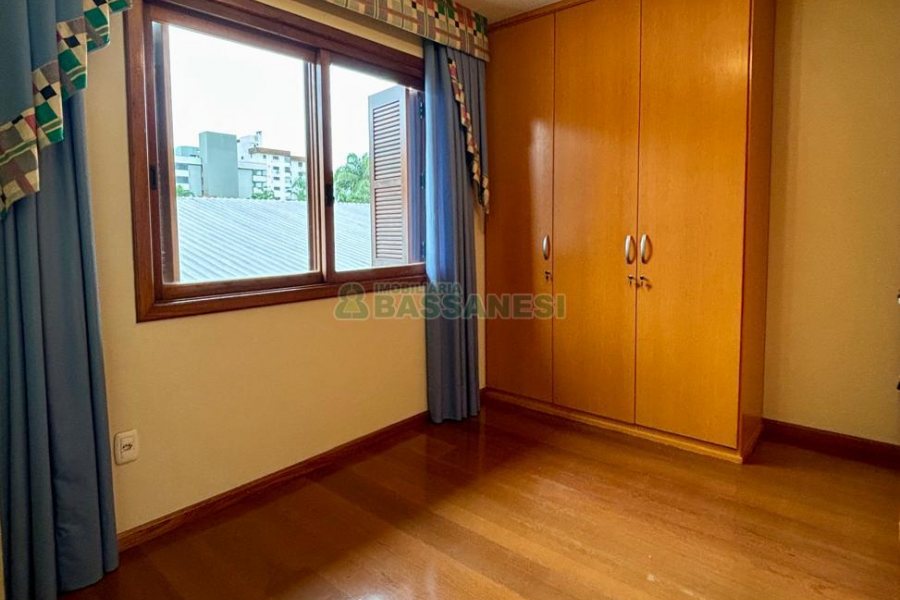Sobrado com 157m², 3 dormitórios, 2 vagas, no bairro Jardim América em Caxias do Sul para Comprar