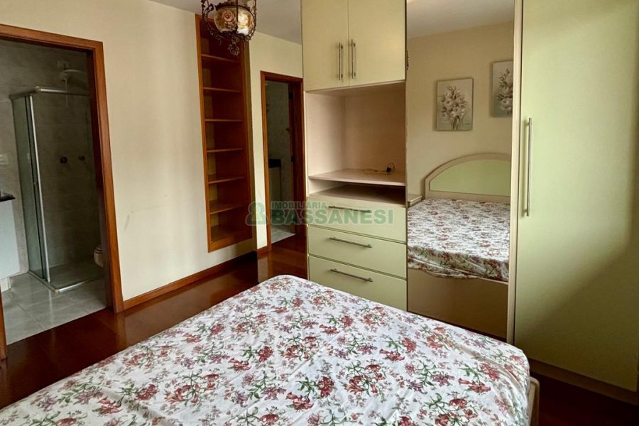 Sobrado com 157m², 3 dormitórios, 2 vagas, no bairro Jardim América em Caxias do Sul para Comprar