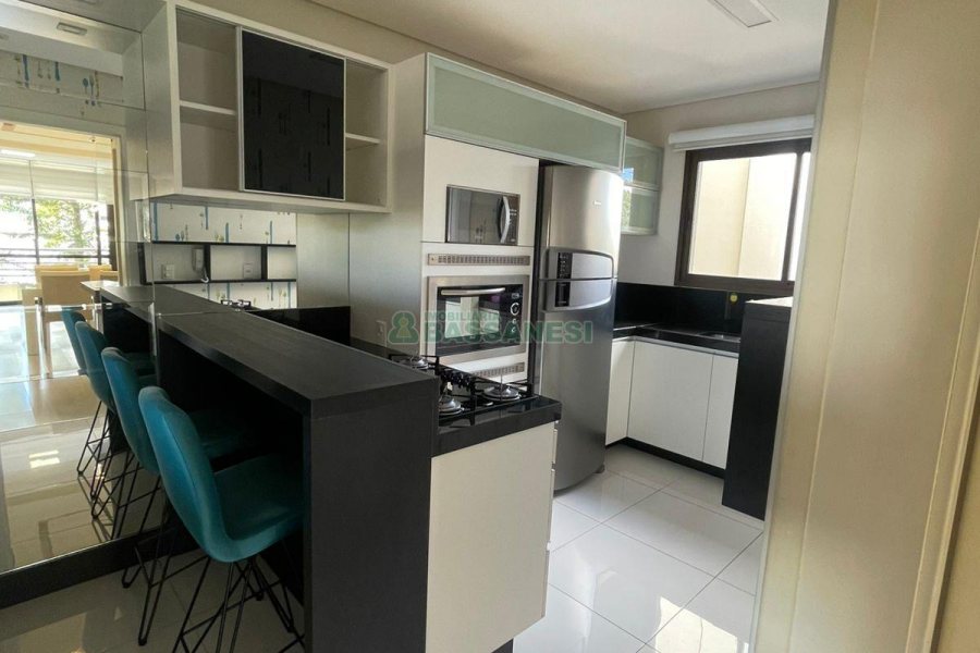 Apto Mobiliado com 99m², 2 dormitórios, 2 vagas, no bairro Pio X em Caxias do Sul para Alugar