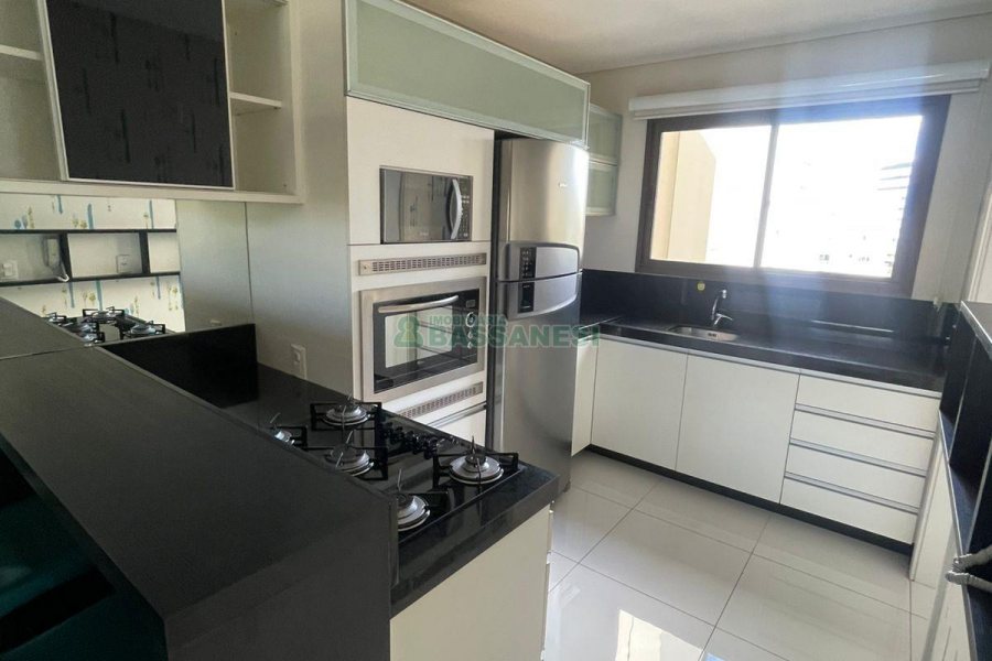 Apto Mobiliado com 99m², 2 dormitórios, 2 vagas, no bairro Pio X em Caxias do Sul para Alugar