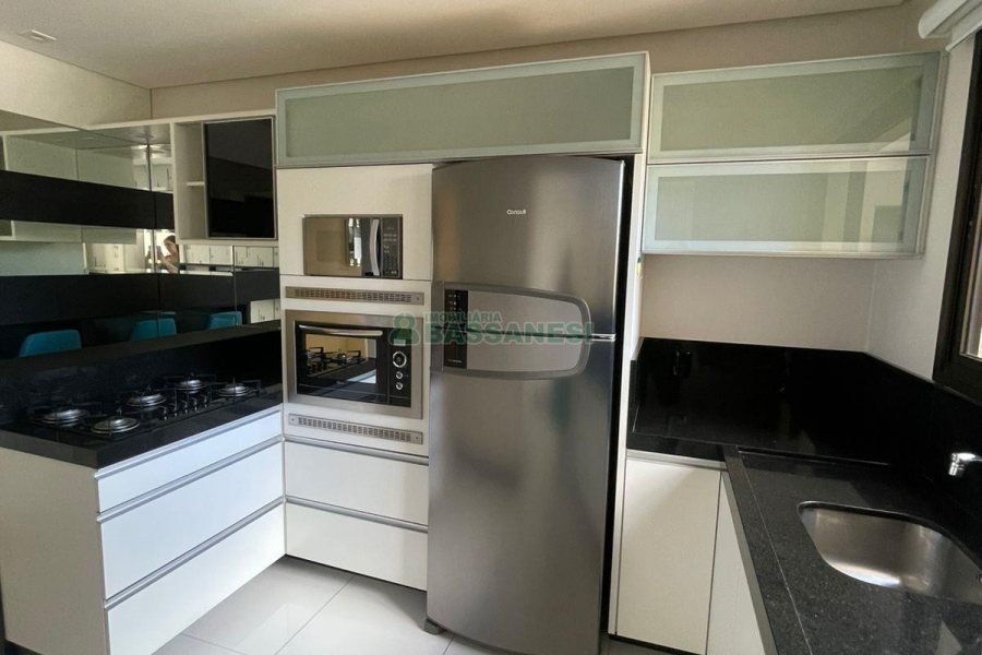 Apto Mobiliado com 99m², 2 dormitórios, 2 vagas, no bairro Pio X em Caxias do Sul para Alugar